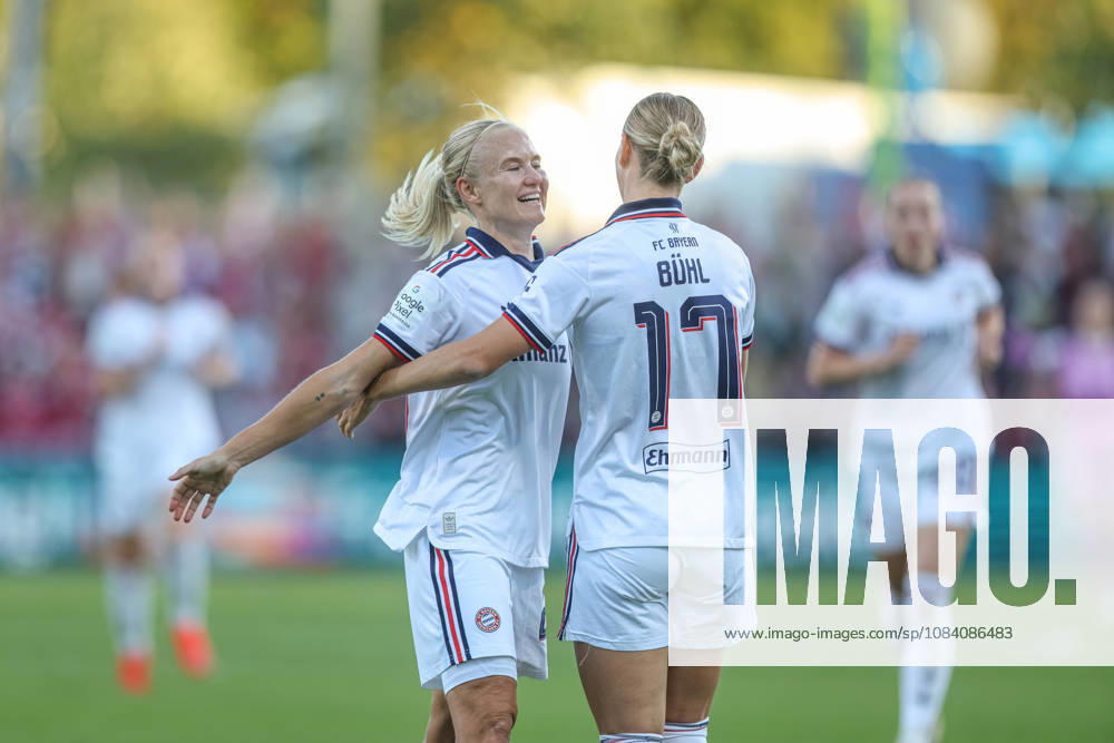 GER, Frankfurt, Eintracht Frankfurt vs FC Bayern München, Google Pixel Frauen Bundesliga, Fussball, DFB, Spielzeit 2026 2027, Stadion am Brentanobad, 6. Spieltag im Bild: Klara Bühl (FC Bayern München Frauen 17), Tor, Jubel und Freude, Emotionen mit Pernille Harder (FC Bayern München Frauen 21) DFB DFL REGULATIONS PROHIBIT ANY USE OF PHOTOGRAPHS AS IMAGE SEQUENCES AND OR QUASI-VIDEO