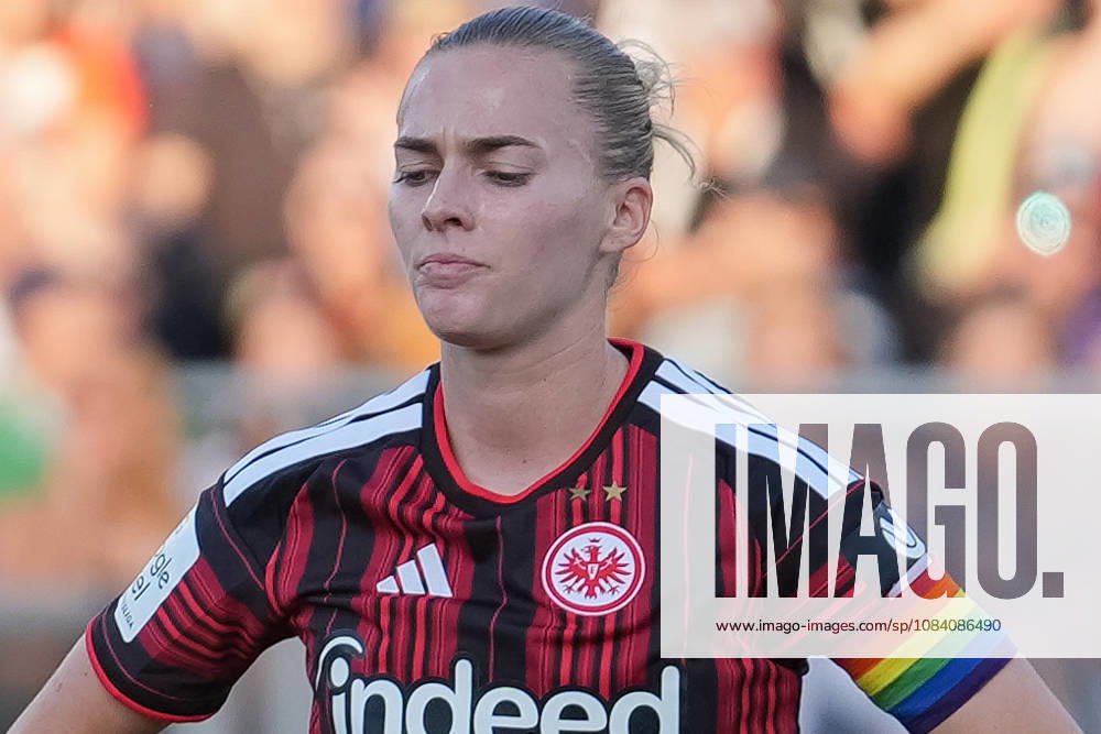 Deutschland: Fußball Google Pixel Frauen-Bundesliga 2026 2027, 6. Spieltag - SV Eintracht Frankfurt vs FC Bayern München - Am Brentanobad (Frankfurt): Laura Freigang (SGE, 10) Mimik, Gesichtsausdruck, Emotion