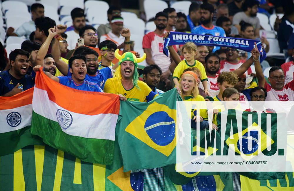 Men s International Friendly, Länderspiel, Nationalmannschaft Football match- India vs Brazil Kolkata, Oct 03 (ANI): Supporters cheer for their teams during the Men s International Friendly football match between India and Brazil at Vivekananda Yuba Bharati Krirangan, in Kolkata on Saturday. Kolkata West Bengal India