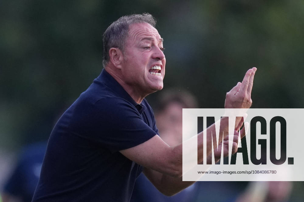 Romas head coach Gianpiero Piovani during the Serie A Women soccer match between Roma and Lazio at the Rome s Tre Fontane stadium, Italy - Saturday October 3, 2026 - Soccer ( Photo by Alfredo Falcone LaPresse )
