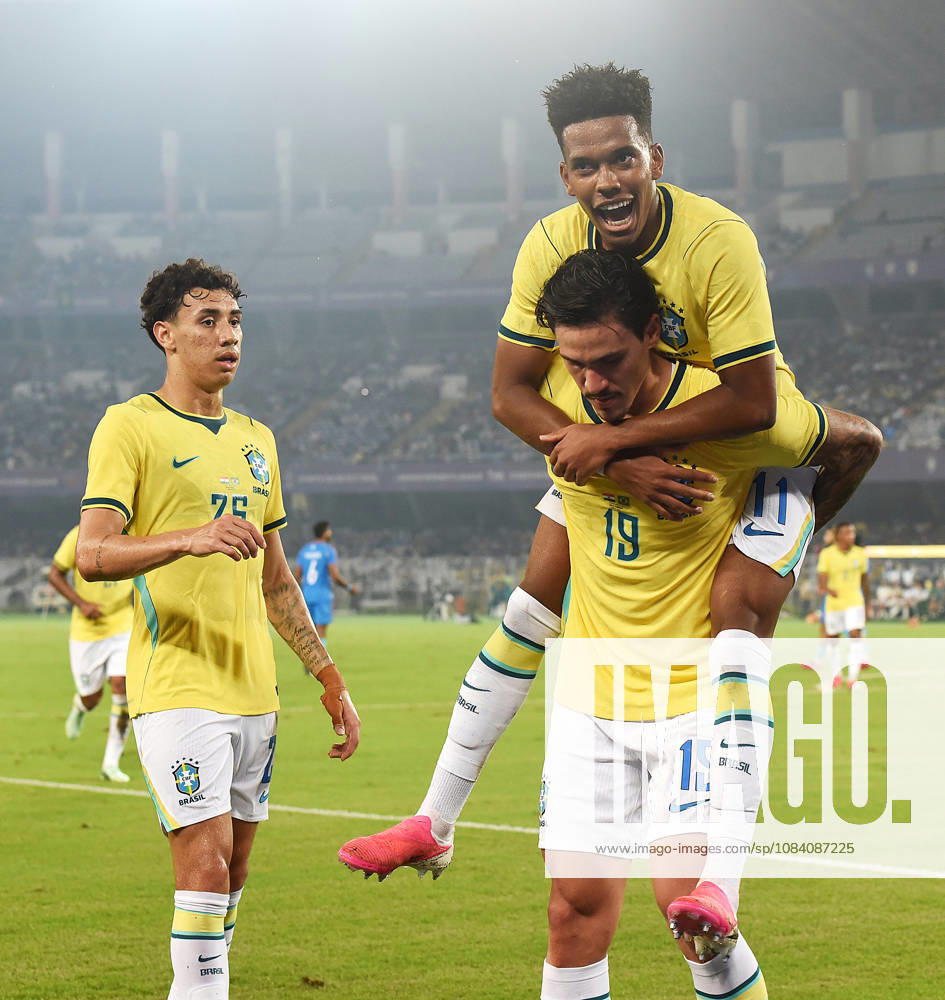 International Friendly, Länderspiel, Nationalmannschaft football match between India and Brazil Kolkata, Oct 03 (ANI): Brazil footballer Pedro, along with teammates, celebrates after scoring a goal during the international friendly football match between India and Brazil at Salt Lake Stadium, in Kolkata on Saturday. Kolkata West Bengal India