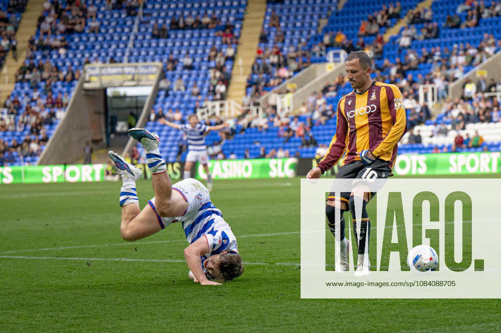Reading v Bradford City, EFL Sky Bet League 1 Josh Stokes of Reading FC and Antoni Sarcevic of Bradford City during the EFL Sky Bet League 1 match between Reading and Bradford City at the Select Car Leasing Stadium, Reading, UK on 3 October 2026. Reading Select Car Leasing Stadium Berkshire UK Editorial use only DataCo restrictions apply See www.football-dataco.com ,