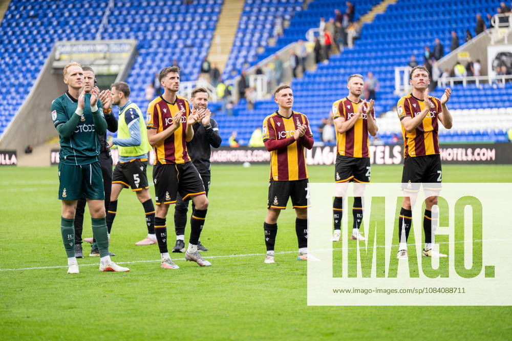 Reading v Bradford City, EFL Sky Bet League 1 Bradford players applaud the fans after the EFL Sky Bet League 1 match between Reading and Bradford City at the Select Car Leasing Stadium, Reading, UK on 3 October 2026 Reading Select Car Leasing Stadium Berkshire UK Editorial use only DataCo restrictions apply See www.football-dataco.com ,