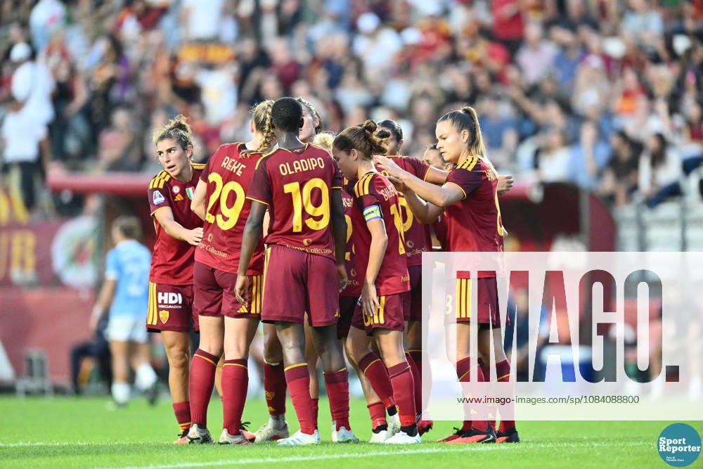 IPA89265241 - The A.S. Roma team celebrates the 1-0 goal during the Serie A Women s League match between Roma and Lazio, the AS Roma vs. SS Lazio Women match in the Italian Serie A Women s League, held in Rome, Italy, on October 3, 2026