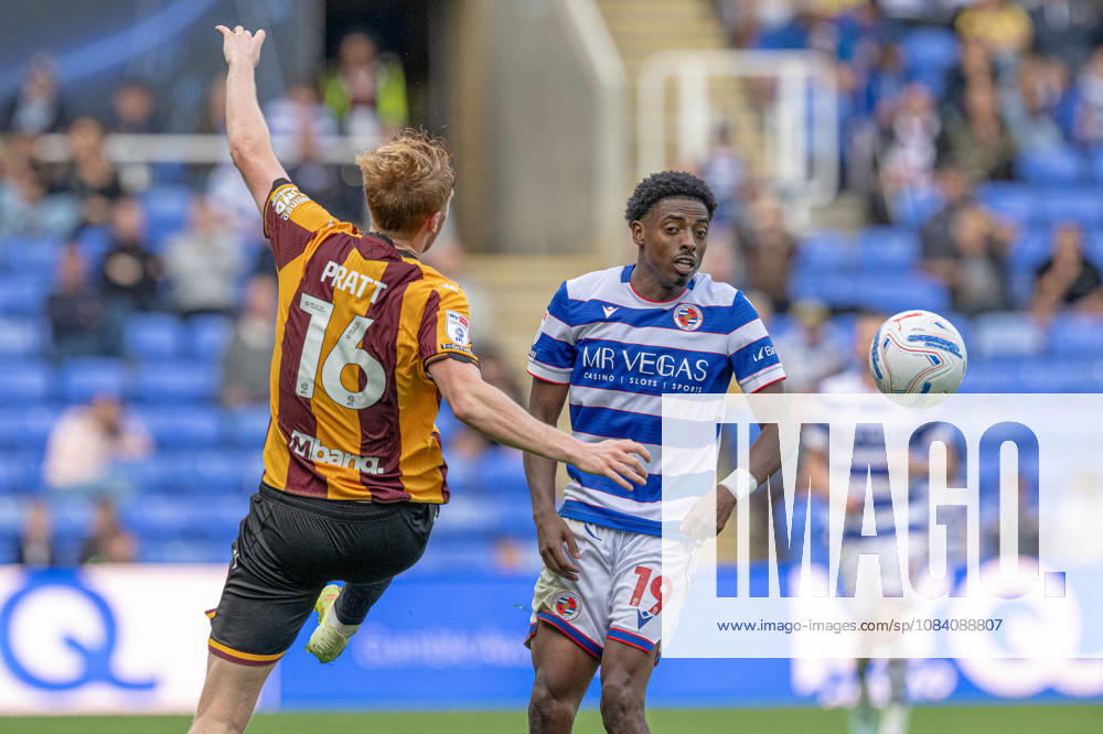 Reading v Bradford City, EFL Sky Bet League 1 Kyreece Lisbie of Reading FC and George Pratt of Bradford City during the EFL Sky Bet League 1 match between Reading and Bradford City at the Select Car Leasing Stadium, Reading, UK on 3 October 2026. Reading Select Car Leasing Stadium Berkshire UK Editorial use only DataCo restrictions apply See www.football-dataco.com ,