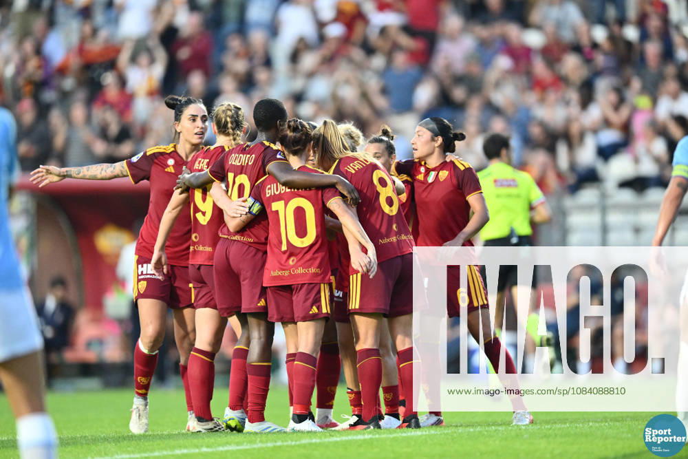 IPA89265245 - The A.S. Roma team celebrates the 1-0 goal during the Serie A Women s League match between Roma and Lazio, the AS Roma vs. SS Lazio Women match in the Italian Serie A Women s League, held in Rome, Italy, on October 3, 2026