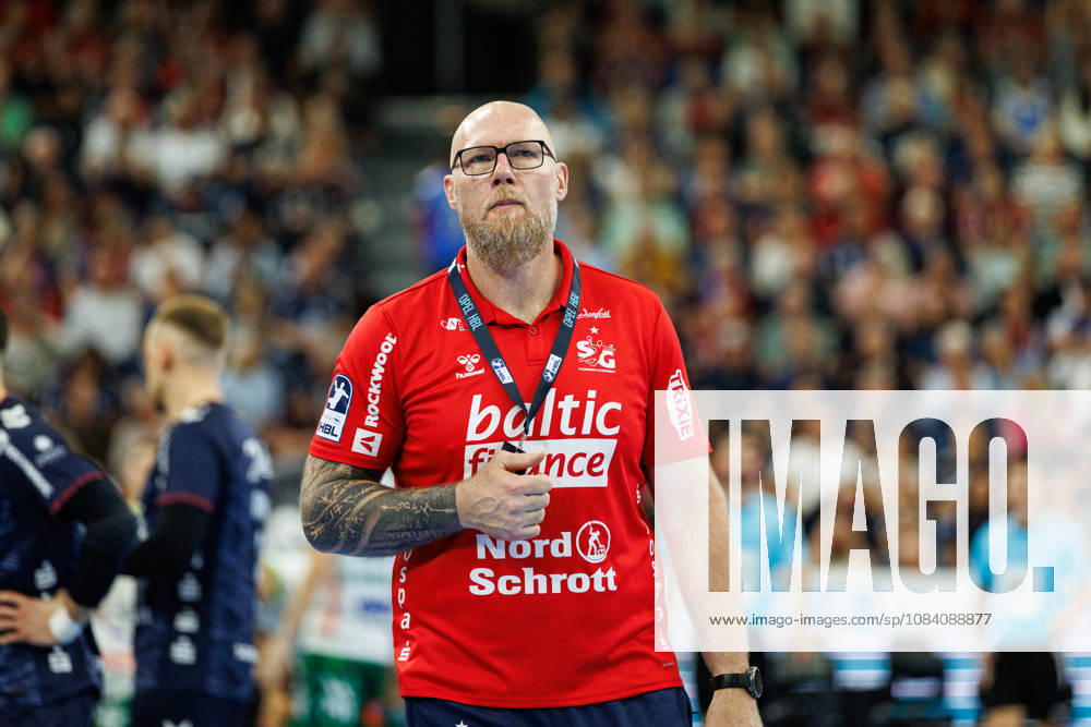 Opel HBL: SG Flensburg-Handewitt vs FRISCH AUF! Göppingen; 03.10.26 Ales Pajovic Trainer (Trainer, SG Flensburg-Handewitt) Opel HBL: SG Flensburg-Handewitt vs FRISCH AUF! Göppingen, GGW Arena am 03.10.26