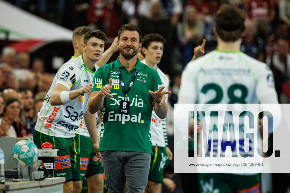 Opel HBL: SG Flensburg-Handewitt vs FRISCH AUF! Göppingen; 03.10.26 Benjamin Matschke (Trainer, Frisch auf Göppingen) Opel HBL: SG Flensburg-Handewitt vs FRISCH AUF! Göppingen, GGW Arena am 03.10.26