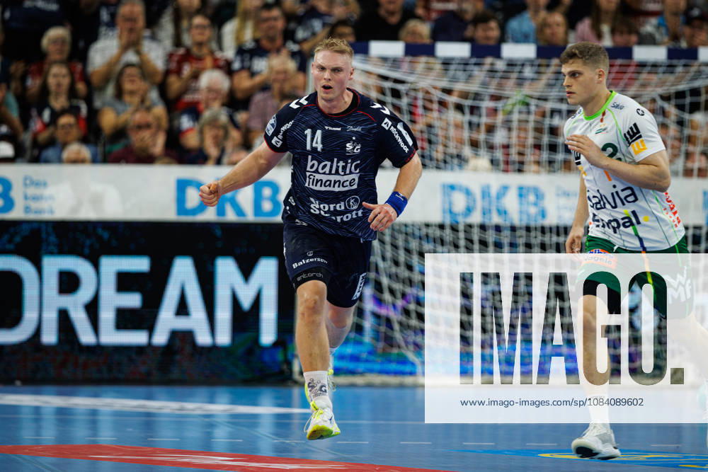 Opel HBL: SG Flensburg-Handewitt vs FRISCH AUF! Göppingen; 03.10.26 Jubel Torjubel bei Emil Siersbaek Bergholt (Nr.14, SG Flensburg-Handewitt) Opel HBL: SG Flensburg-Handewitt vs FRISCH AUF! Göppingen, GGW Arena am 03.10.26