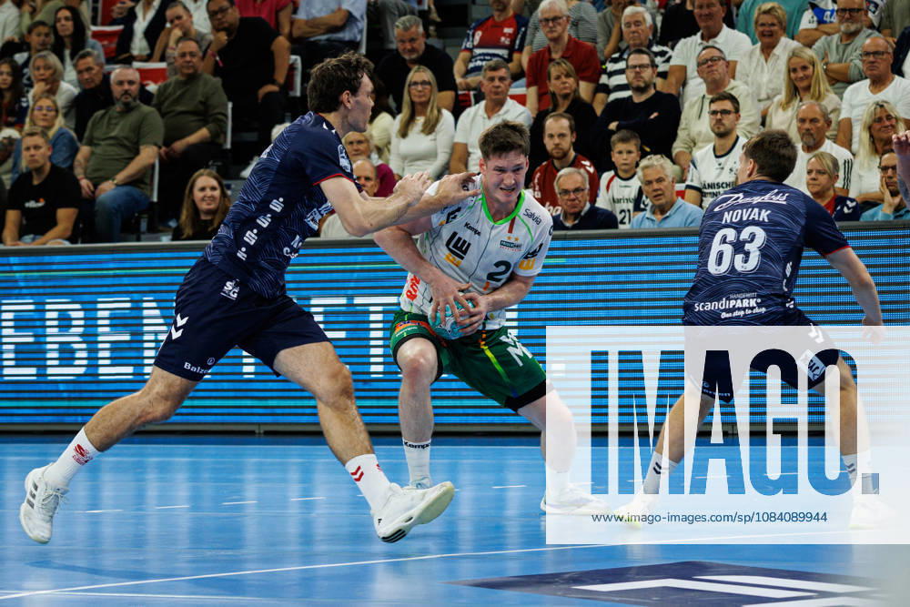 Opel HBL: SG Flensburg-Handewitt vs FRISCH AUF! Göppingen; 03.10.26 Oskar Neudeck (Nr.02, Frisch auf Göppingen) im Angriff Opel HBL: SG Flensburg-Handewitt vs FRISCH AUF! Göppingen, GGW Arena am 03.10.26