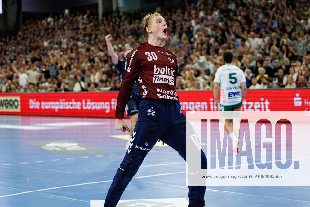 Opel HBL: SG Flensburg-Handewitt vs FRISCH AUF! Göppingen; 03.10.26 Jubel Freude über gehaltenen Ball bei Simon Möller (Nr.30, SG Flensburg-Handewitt) Opel HBL: SG Flensburg-Handewitt vs FRISCH AUF! Göppingen, GGW Arena am 03.10.26