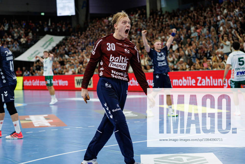 Opel HBL: SG Flensburg-Handewitt vs FRISCH AUF! Göppingen; 03.10.26 Jubel Freude über gehaltenen Ball bei Simon Möller (Nr.30, SG Flensburg-Handewitt) Opel HBL: SG Flensburg-Handewitt vs FRISCH AUF! Göppingen, GGW Arena am 03.10.26