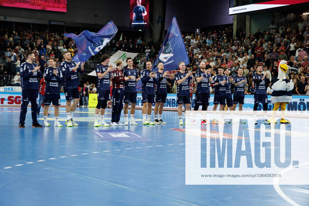 Opel HBL: SG Flensburg-Handewitt vs FRISCH AUF! Göppingen; 03.10.26 Jubel nach Sieg Team SG Flensburg-Handewitt Opel HBL: SG Flensburg-Handewitt vs FRISCH AUF! Göppingen, GGW Arena am 03.10.26