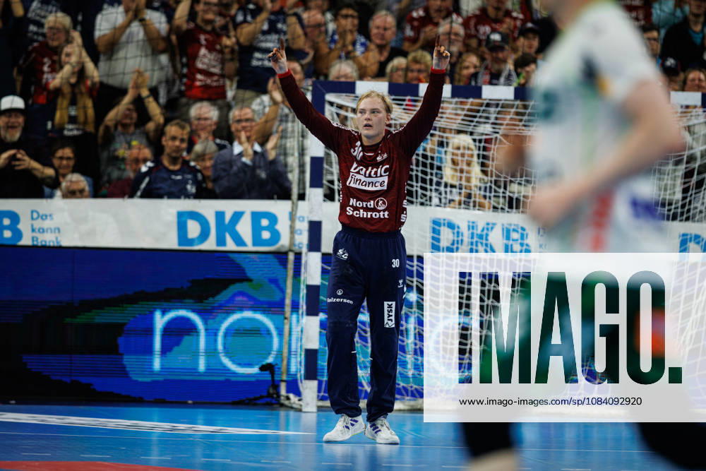 Opel HBL: SG Flensburg-Handewitt vs FRISCH AUF! Göppingen; 03.10.26 Jubel Freude über gehaltenen Ball bei Simon Möller (Nr.30, SG Flensburg-Handewitt) Opel HBL: SG Flensburg-Handewitt vs FRISCH AUF! Göppingen, GGW Arena am 03.10.26