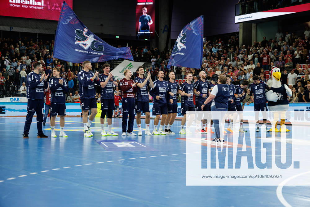 Opel HBL: SG Flensburg-Handewitt vs FRISCH AUF! Göppingen; 03.10.26 Jubel nach Sieg Team SG Flensburg-Handewitt Opel HBL: SG Flensburg-Handewitt vs FRISCH AUF! Göppingen, GGW Arena am 03.10.26