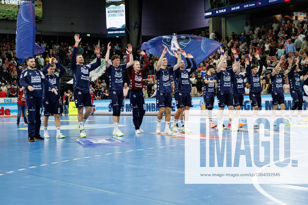 Opel HBL: SG Flensburg-Handewitt vs FRISCH AUF! Göppingen; 03.10.26 Jubel nach Sieg Team SG Flensburg-Handewitt Opel HBL: SG Flensburg-Handewitt vs FRISCH AUF! Göppingen, GGW Arena am 03.10.26