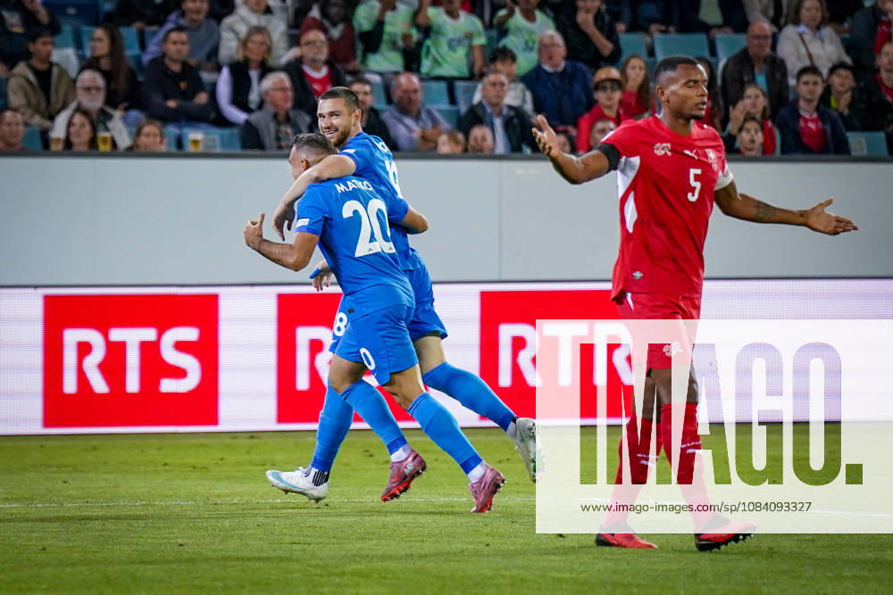Fussball UEFA Nations League 2026 - 2027, 3. Spieltag - Schweiz vs Slowenien - Thermoplan Arena (Luzern): Tor und Torjubel zum 0:1 durch Zan Vipotnik (Slowenien, 18) Freude, Emotionen, Jubel mit Aljosa Matko (Slowenien, 20) - Manuel Akanji (Schweiz, 5) geschockt