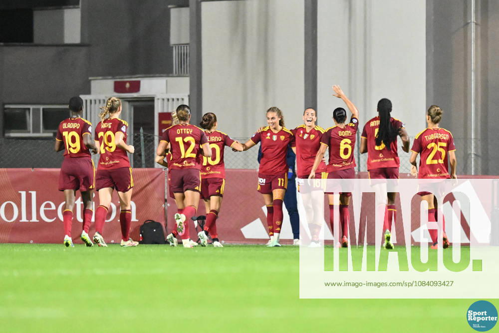 SOCCER - Women s Serie A - AS Roma vs. SS Lazio Women Photo by IPA ABACAPRESS.COM89267261 - The A.S. Roma team celebrates the goal that made the score 3-0 during the Women s Serie A league match between Roma and Lazio, the AS Roma vs. SS Lazio Women match in the Italian Women s Serie A, held in Rome, Italy, on October 3, 2026 Rome Italy