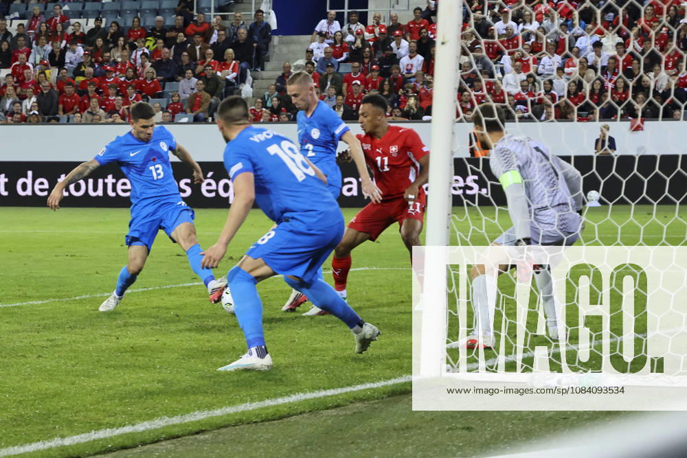 1:1 Eigentor Slowenien durch Erik Janza (Slowenien, 13) , Schweiz, UEFA , Nations League, Matchday 3, Schweiz vs. Slowenien, 03.10.2026, Luzern Swissporarena Schweiz