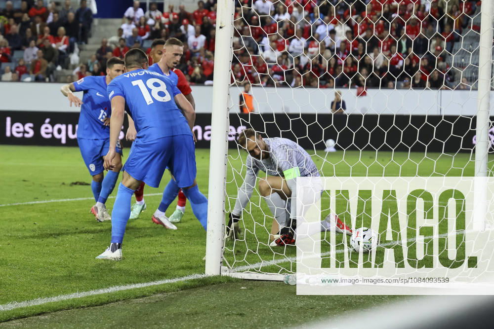 1:1 Eigentor Slowenien durch Erik Janza (Slowenien, 13) , Schweiz, UEFA , Nations League, Matchday 3, Schweiz vs. Slowenien, 03.10.2026, Luzern Swissporarena Schweiz
