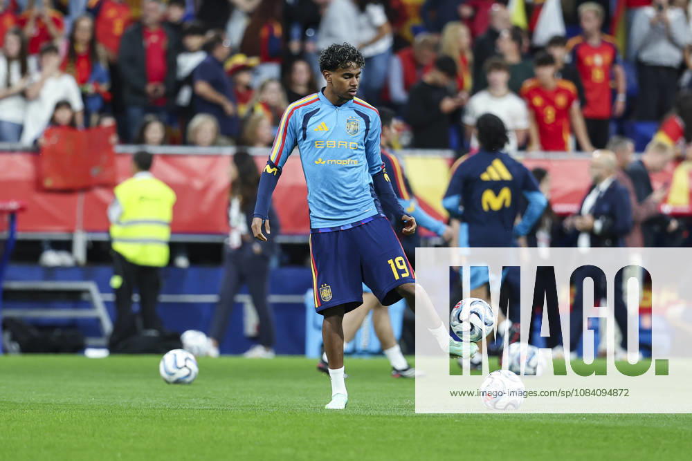 Lamine Yamal of Spain warms up during the UEFA Nations League 2026 27 group phase match between Spain and Czech Republic at Carlos Tartiere stadium on October 03, 2026, in Oviedo, Spain. Oviedo Spain - ZUMAa181 20261003_zaa_a181_069