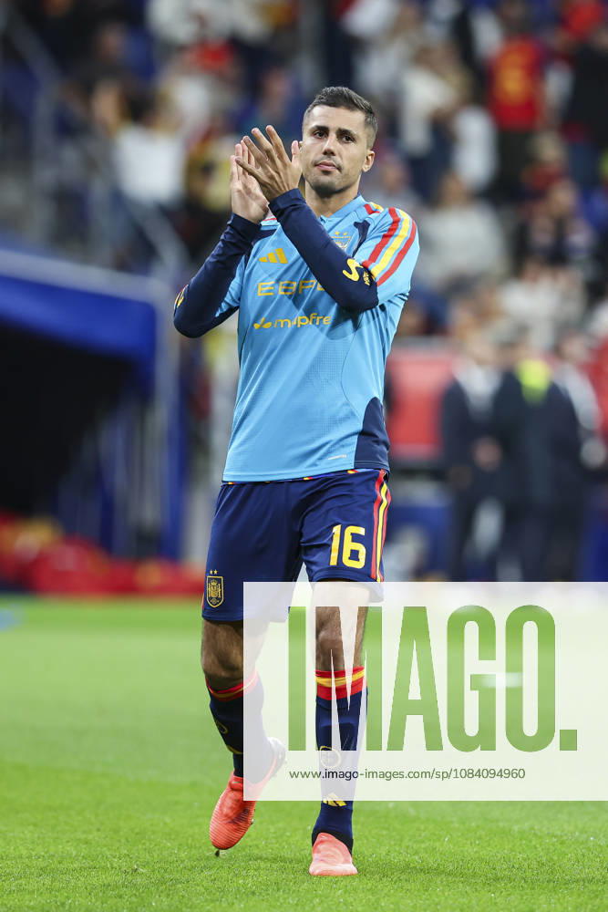 Rodri of Spain greets the supporters during the UEFA Nations League 2026 27 group phase match between Spain and Czech Republic at Carlos Tartiere stadium on October 03, 2026, in Oviedo, Spain. Oviedo Spain - ZUMAa181 20261003_zaa_a181_071