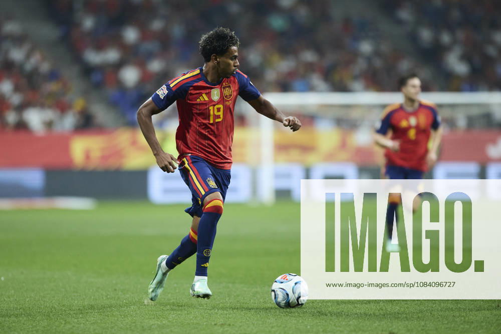 Spain - Czech Republic - UEFA Nations League 2026 27 OVIEDO, SPAIN - OCTOBER 3: Lamine Yamal of Spain runs with the ball during the UEFA Nations League 2026 27 group phase match between Spain and Czech Republic at the Carlos Tartiere Stadium on October 3, 2026 in Oviedo, Spain. (Photo by Diego Simon Photo Players Images Magara Press) Oviedo Carlos Tartiere Espana