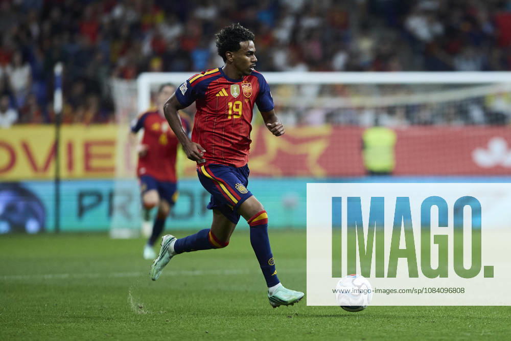 Spain - Czech Republic - UEFA Nations League 2026 27 OVIEDO, SPAIN - OCTOBER 3: Lamine Yamal of Spain runs with the ball during the UEFA Nations League 2026 27 group phase match between Spain and Czech Republic at the Carlos Tartiere Stadium on October 3, 2026 in Oviedo, Spain. (Photo by Diego Simon Photo Players Images Magara Press) Oviedo Carlos Tartiere Espana