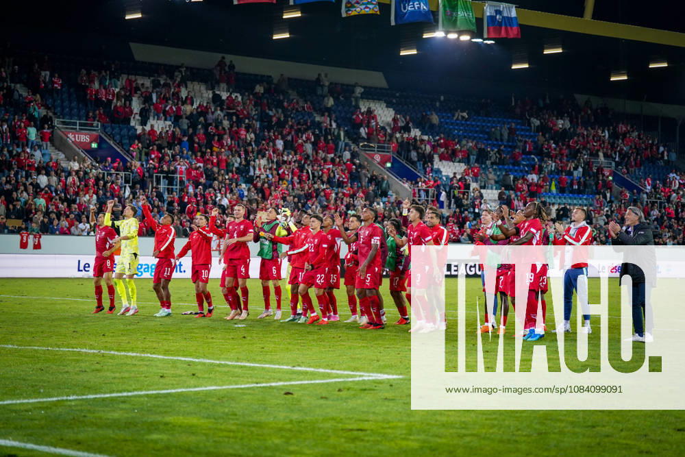 Fussball UEFA Nations League 2026 - 2027, 3. Spieltag - Schweiz vs Slowenien - Thermoplan Arena (Luzern): Freude, Emotionen, Jubel bei dem Schweizer Team und den Fans nach dem 2:1 Heimsieg.