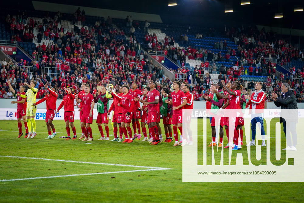 Fussball UEFA Nations League 2026 - 2027, 3. Spieltag - Schweiz vs Slowenien - Thermoplan Arena (Luzern): Freude, Emotionen, Jubel bei dem Schweizer Team und den Fans nach dem 2:1 Heimsieg.