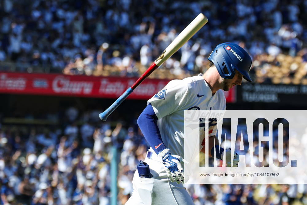 MLB, Baseball Herren, USA National League Division Series - Dodgers vs Braves Game 1 Los Angeles Dodgers outfielder Kyle Tucker bat flips after hitting a home run during the sixth inning in Game 1 of the National League Division Series between the Atlanta Braves and the Los Angeles Dodgers at UNIQLO Field at Dodger Stadium in Los Angeles, California, USA, 03 October 2026. LOS ANGELES CALIFORNIA UNITED STATES