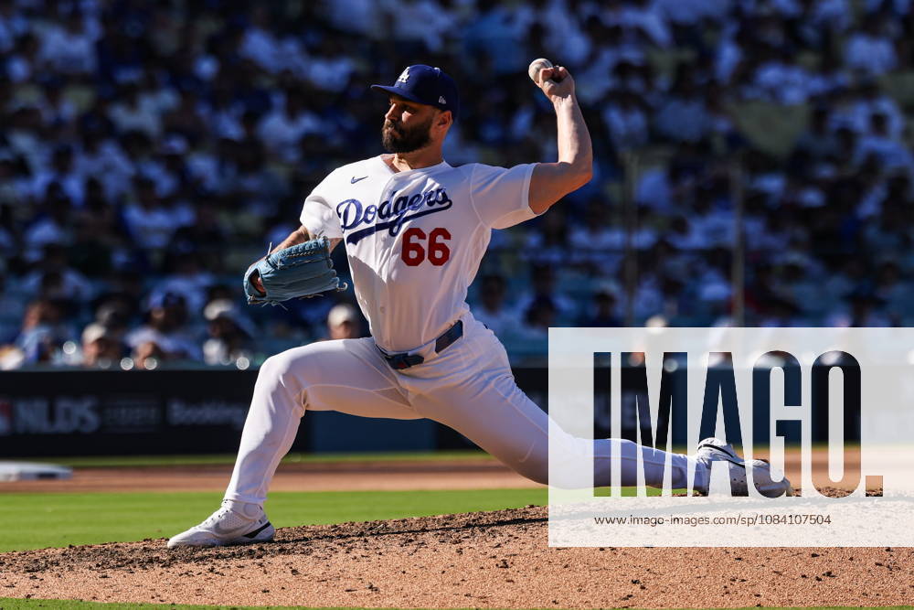 MLB, Baseball Herren, USA National League Division Series - Dodgers vs Braves Game 1 Los Angeles Dodgers pitcher Tanner Scott throws a pitch during the ninth inning in Game 1 of the National League Division Series between the Atlanta Braves and the Los Angeles Dodgers at UNIQLO Field at Dodger Stadium in Los Angeles, California, USA, 03 October 2026. LOS ANGELES CALIFORNIA UNITED STATES