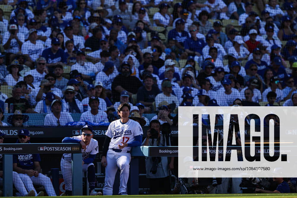 MLB, Baseball Herren, USA National League Division Series - Dodgers vs Braves Game 1 Los Angeles Dodgers designated hitter Shohei Ohtani looks on from the dugout during the eighth inning in Game 1 of the National League Division Series between the Atlanta Braves and the Los Angeles Dodgers at UNIQLO Field at Dodger Stadium in Los Angeles, California, USA, 03 October 2026. LOS ANGELES CALIFORNIA UNITED STATES