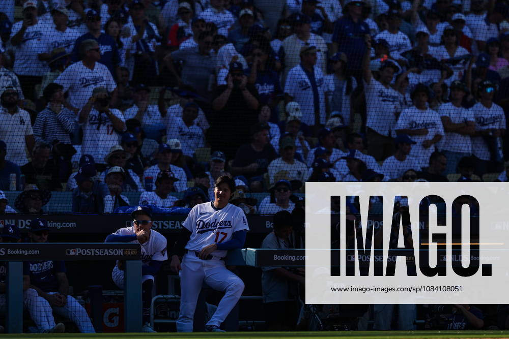 MLB, Baseball Herren, USA National League Division Series - Dodgers vs Braves Game 1 Los Angeles Dodgers designated hitter Shohei Ohtani looks on from the dugout during the eighth inning in Game 1 of the National League Division Series between the Atlanta Braves and the Los Angeles Dodgers at UNIQLO Field at Dodger Stadium in Los Angeles, California, USA, 03 October 2026. LOS ANGELES CALIFORNIA UNITED STATES