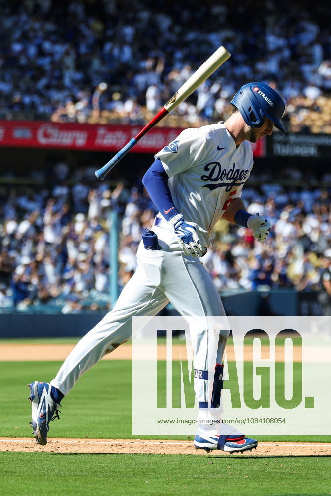 MLB, Baseball Herren, USA National League Division Series - Dodgers vs Braves Game 1 Los Angeles Dodgers outfielder Kyle Tucker bat flips after hitting a home run during the sixth inning in Game 1 of the National League Division Series between the Atlanta Braves and the Los Angeles Dodgers at UNIQLO Field at Dodger Stadium in Los Angeles, California, USA, 03 October 2026. LOS ANGELES CALIFORNIA UNITED STATES
