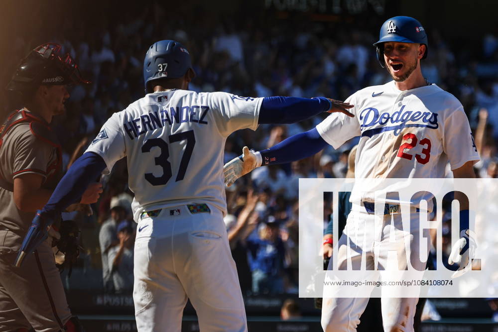 MLB, Baseball Herren, USA National League Division Series - Dodgers vs Braves Game 1 Los Angeles Dodgers outfielder Kyle Tucker (R) celebrates with outfielder Teoscar Hernandez (L) after hitting a two-run home run during the sixth inning in Game 1 of the National League Division Series between the Atlanta Braves and the Los Angeles Dodgers at UNIQLO Field at Dodger Stadium in Los Angeles, California, USA, 03 October 2026. LOS ANGELES CALIFORNIA UNITED STATES