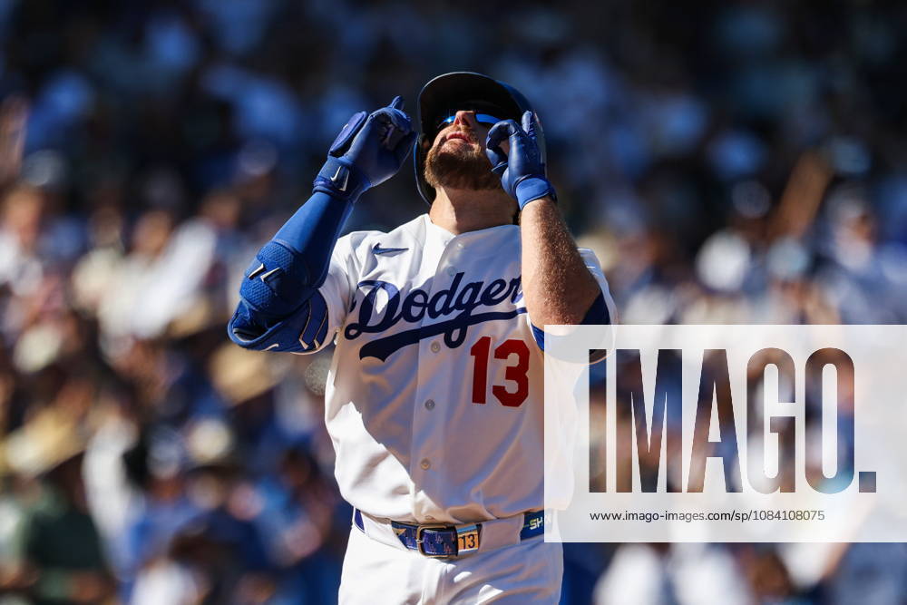 MLB, Baseball Herren, USA National League Division Series - Dodgers vs Braves Game 1 Los Angeles Dodgers third baseman Max Muncy celebrates after hitting a home run during the sixth inning in Game 1 of the National League Division Series between the Atlanta Braves and the Los Angeles Dodgers at UNIQLO Field at Dodger Stadium in Los Angeles, California, USA, 03 October 2026. LOS ANGELES CALIFORNIA UNITED STATES