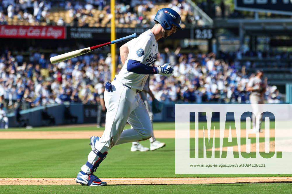 MLB, Baseball Herren, USA National League Division Series - Dodgers vs Braves Game 1 Los Angeles Dodgers outfielder Kyle Tucker bat flips after hitting a home run during the sixth inning in Game 1 of the National League Division Series between the Atlanta Braves and the Los Angeles Dodgers at UNIQLO Field at Dodger Stadium in Los Angeles, California, USA, 03 October 2026. LOS ANGELES CALIFORNIA UNITED STATES