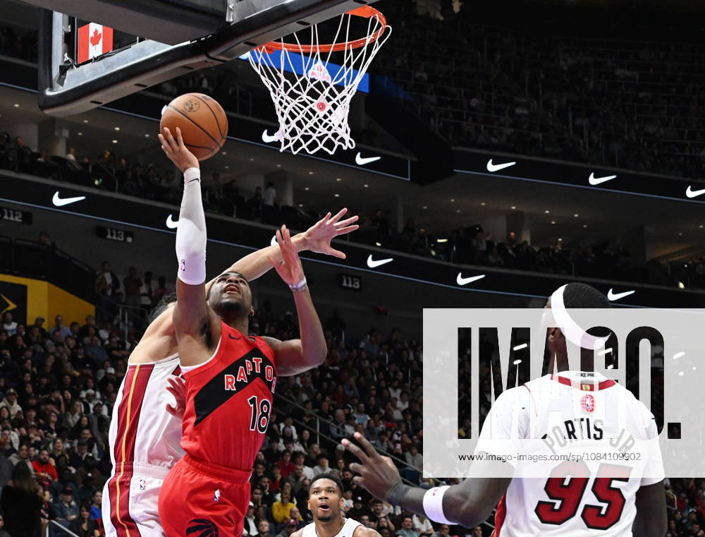 Toronto Raptors Malachi Smith shoots while Miami Heat s Simone Fontecchio, back left, defends and Bobby Portis Jr. looks on during NBA, Basketball Herren, USA preseason basketball action in Quebec City, Saturday, Oct. 3, 2026. Canada News - October 3, 2026 - ZUMAc35_ 20261003_zaf_c35_123