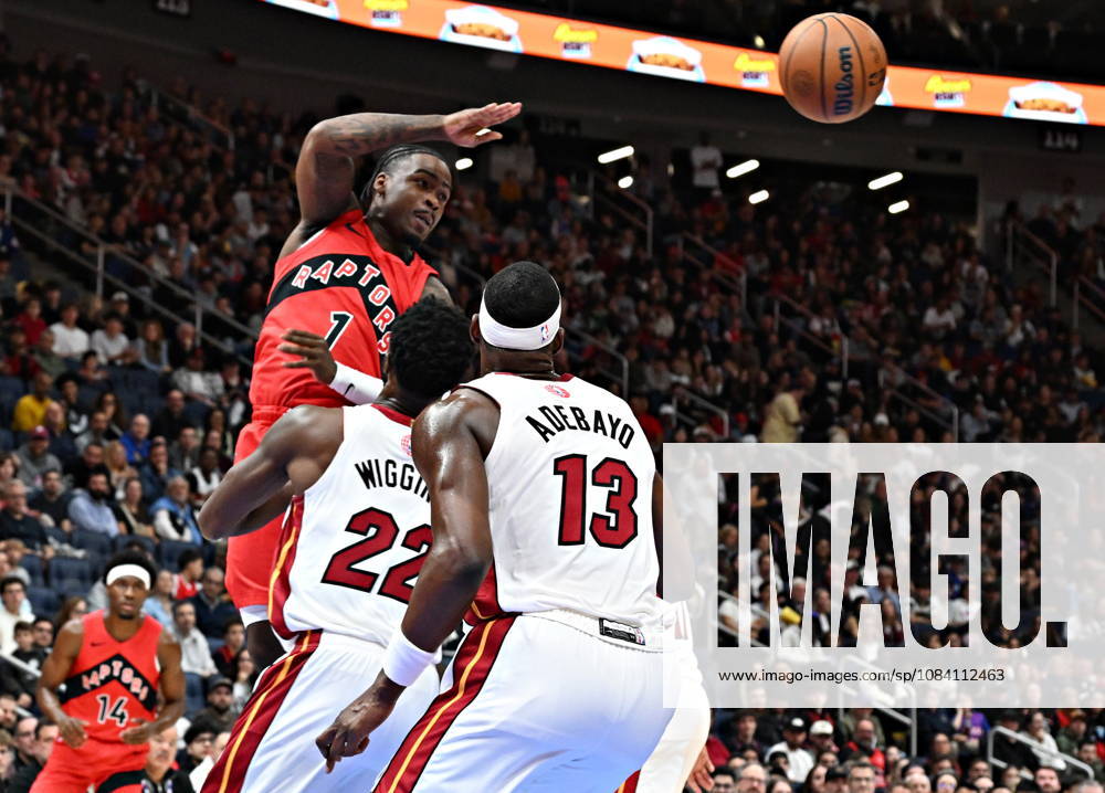 Toronto Raptors Jamal Shead passes over Miami Heat s Andrew Wiggins and Bam Adebayo during NBA, Basketball Herren, USA preseason basketball action in Quebec City, Saturday, Oct. 3, 2026. Canada News - October 3, 2026 - ZUMAc35_ 20261003_zaf_c35_142