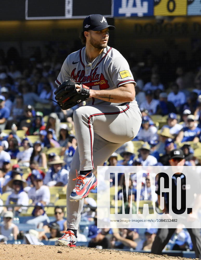 Atlanta Braves reliever Victor Mederos winds up to deliver against Los Angeles Dodgers Teoscar Hernandez in the fourth inning in game one of the National League Division Series at Dodger Stadium on Saturday, October 3, 2026 in Los Angeles, California. LAP20261003802 JIMxRUYMEN