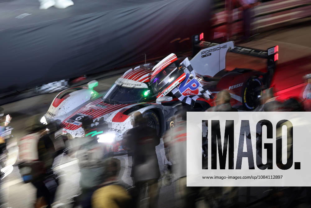 Rennsieger Laurens Vanthoor (BEL) Porsche 963 6 fährt in die Victory lane zur Siegerehrung, IMSA Rennserie, 29. Motul Petit le Mans Rennen, Road Atlanta, Georgia, USA, 03.10.2026, 10 Stunden Rennen