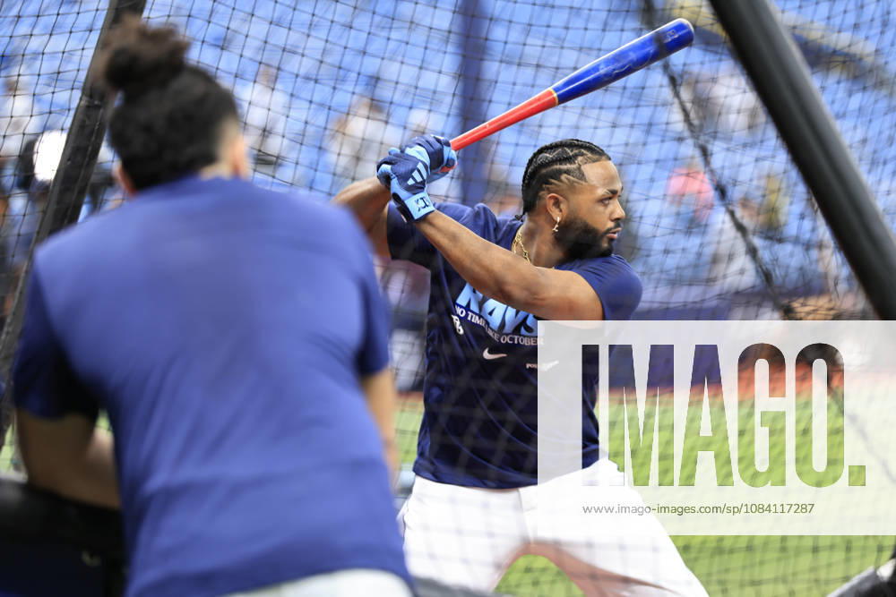 Tampa Bay Rays third baseman Junior Caminero (13) batting in the cage during pregame warmups prior to game one of the ALDS for the 2026 MLB, Baseball Herren, USA Playoffs against the New York Yankees on October 3, 2026 at Tropicana Field. The Rays beat the Yankees 1-0. St. Petersburg USA - ZUMAh180 20261003_zsp_h180_012