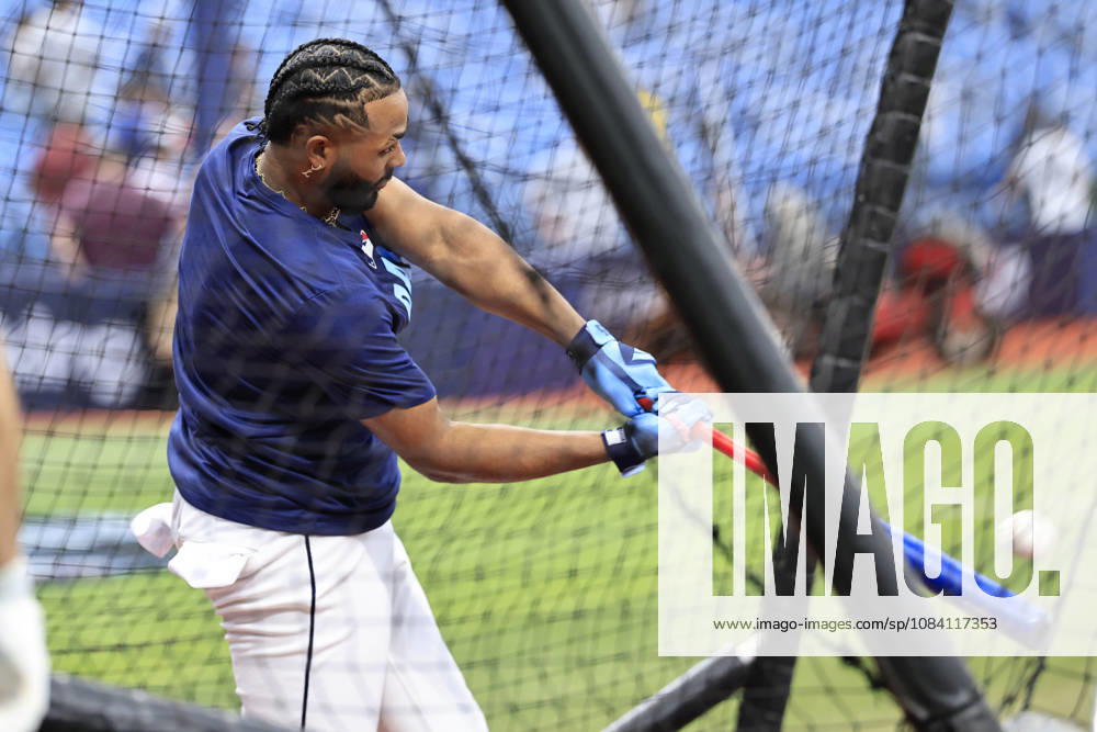 Tampa Bay Rays third baseman Junior Caminero (13) batting in the cage during pregame warmups prior to game one of the ALDS for the 2026 MLB, Baseball Herren, USA Playoffs against the New York Yankees on October 3, 2026 at Tropicana Field. The Rays beat the Yankees 1-0. St. Petersburg USA - ZUMAh180 20261003_zsp_h180_001