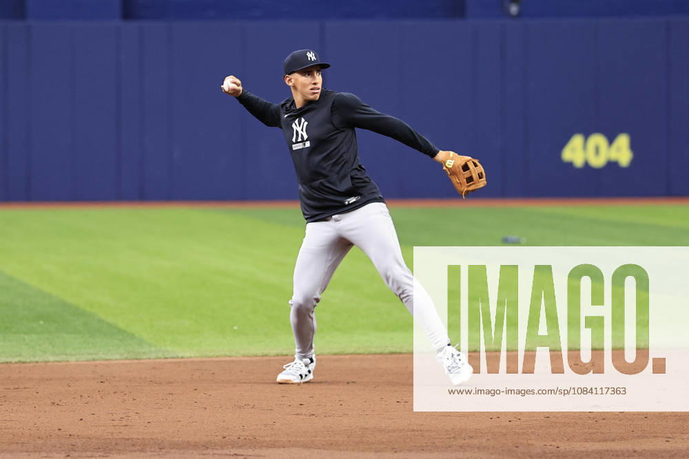 New York Yankees shortstop George Lombard Jr. (96) throws to first base during pregame warmups prior to game one of the ALDS for the 2026 MLB, Baseball Herren, USA Playoffs against the Tampa Bay Rays on October 3, 2026 at Tropicana Field. The Rays beat the Yankees 1-0. St. Petersburg USA - ZUMAh180 20261003_zsp_h180_004