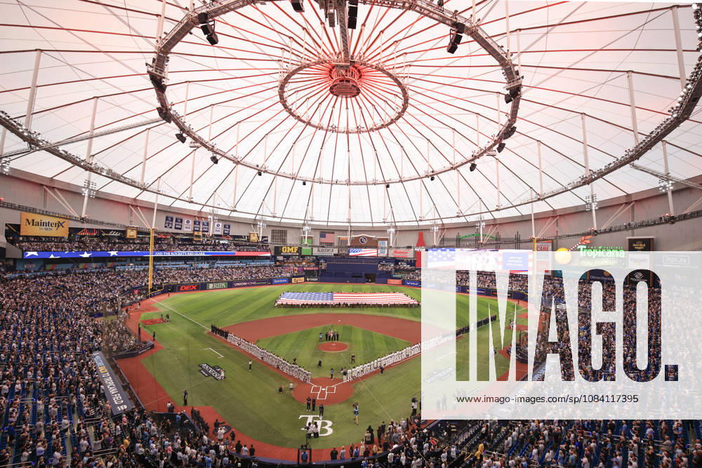 A general image of the field during the National Anthem prior to game one of the ALDS for the 2026 MLB, Baseball Herren, USA Playoffs between the Tampa Bay Rays and the New York Yankees on October 3, 2026 at Tropicana Field. The Rays beat the Yankees 1-0. St. Petersburg USA - ZUMAh180 20261003_zsp_h180_069