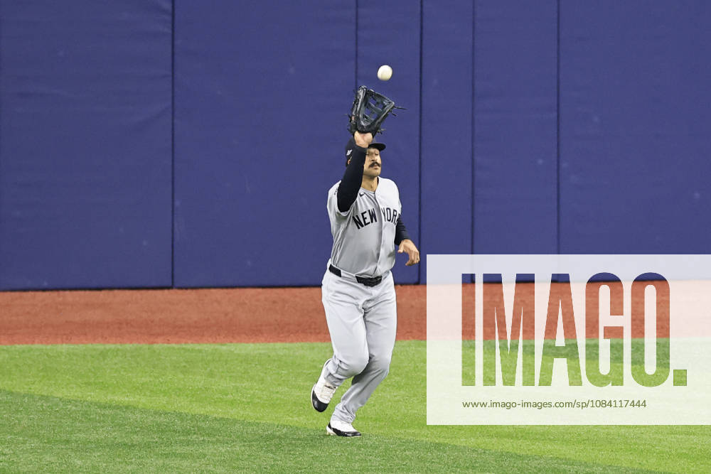 New York Yankees center fielder Trent Grisham (12) catches a fly ball off the bat of Tampa Bay Rays first baseman Jonathan Aranda (8) during the first inning of game one of the ALDS for the 2026 MLB, Baseball Herren, USA Playoffs on October 3, 2026 at Tropicana Field. The Rays beat the Yankees 1-0. St. Petersburg USA - ZUMAh180 20261003_zsp_h180_062