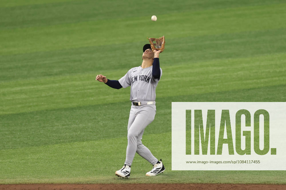 New York Yankees shortstop George Lombard Jr. (96) catches a pop up off the bat of Tampa Bay Rays third baseman Junior Caminero (13) in the third inning of game one of the ALDS for the 2026 MLB, Baseball Herren, USA Playoffs on October 3, 2026 at Tropicana Field. The Rays beat the Yankees 1-0. St. Petersburg USA - ZUMAh180 20261003_zsp_h180_065