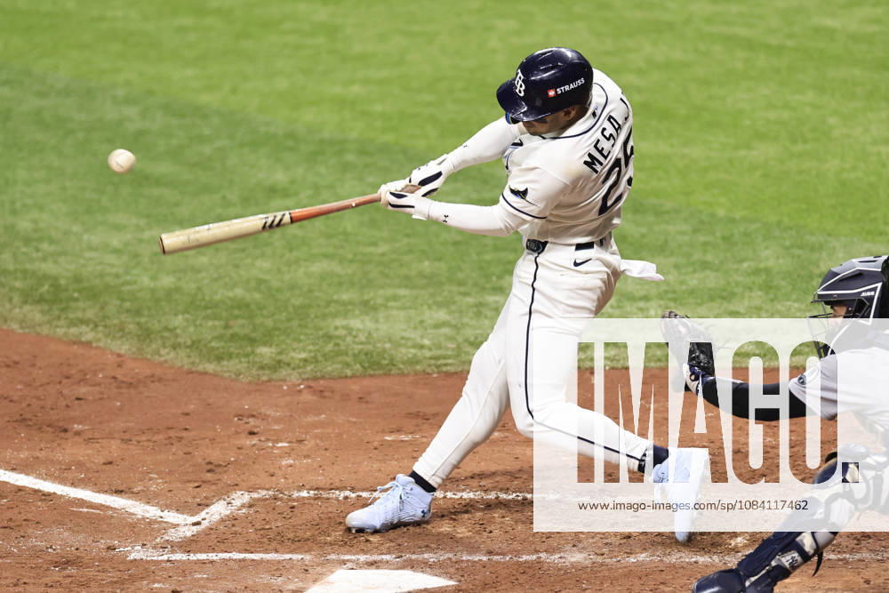 Tampa Bay Rays right fielder Victor Mesa Jr. (25) singles to left field in the fourth inning of game one of the ALDS for the 2026 MLB, Baseball Herren, USA Playoffs against the New York Yankees on October 3, 2026 at Tropicana Field. The Rays beat the Yankees 1-0. St. Petersburg USA - ZUMAh180 20261003_zsp_h180_067