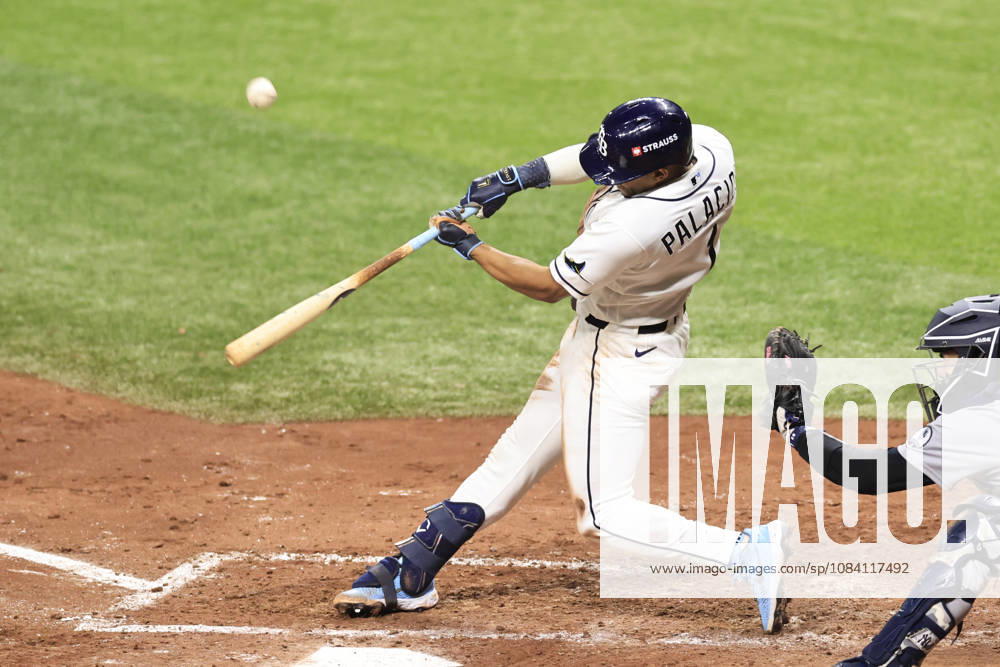 Tampa Bay Rays second baseman Richie Palacios (1) pops out to New York Yankees shortstop George Lombard Jr. (96) in the fourth inning of game one of the ALDS for the 2026 MLB, Baseball Herren, USA Playoffs on October 3, 2026 at Tropicana Field. The Rays beat the Yankees 1-0. St. Petersburg USA - ZUMAh180 20261003_zsp_h180_060